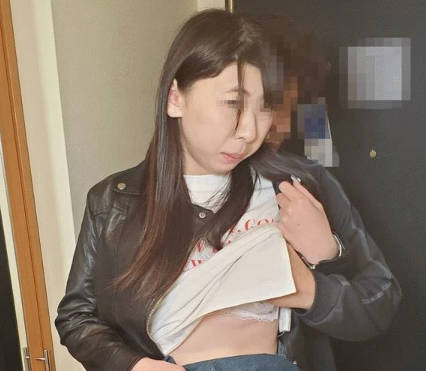 FC2PPV-4656879 这个女人欠巨额的金钱躲到了乡下